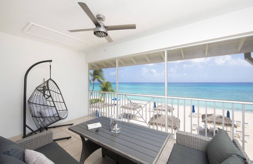 Seven Mile Beach Condo | Beachfront Seven Mile Beach, Grand Cayman - Discovery Point Club #42