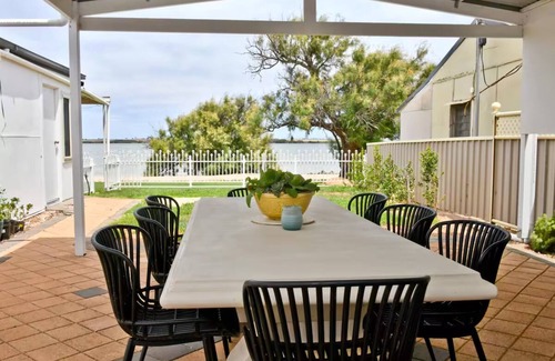Port Broughton House | Beachfront shack. Great position. Family Friendly. Pet Friendly.