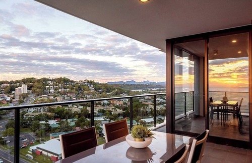 Burleigh Heads Apartment | Beachfront Sky Home in Prime Location