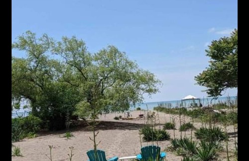 Port Stanley Cottage | Beachfront Spectacular Property Directly on a Private Beach in Port Stanley