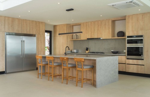 Playa Langosta Villa | Beachfront staffed Villa w/breakfast, jacuzzi, pizza oven