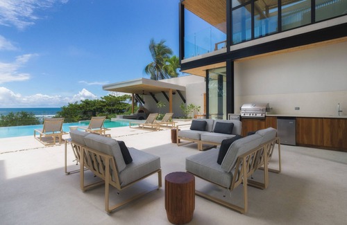 Playa Langosta Villa | Beachfront staffed Villa w/breakfast, jacuzzi, pizza oven