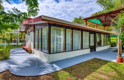 Parrita House | Beachfront Studio 4, Playa Palo Seco