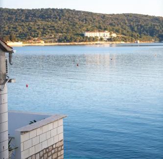 Vis Apartment | Beachfront Studio AndriNa