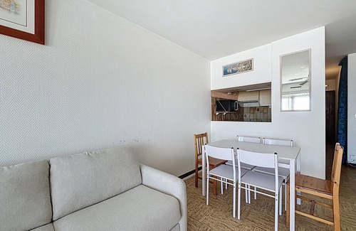 Carnon-Plage Apartment | Beachfront Studio for 4 with Terrace, WiFi, and Direct Beach Access