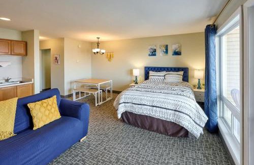 Lincoln City House | Beachfront Studio - No Stairs - Patio - Full Kitchen