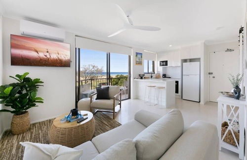 Coolangatta Apartment | Beachfront Studio with Balcony & Stunning Views