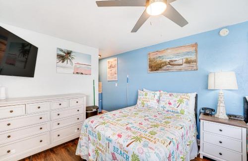 Bostwick Park Apartment | Beachfront Studio with Community Indoor Pool!