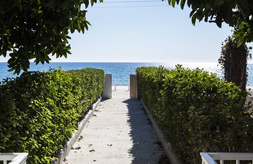 Mousata Apartment | Beachfront Suite No 3 Right on the beach