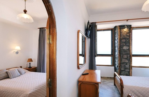 Myrina House | Beachfront Suites At The Deep Blue Sea Water 4,5