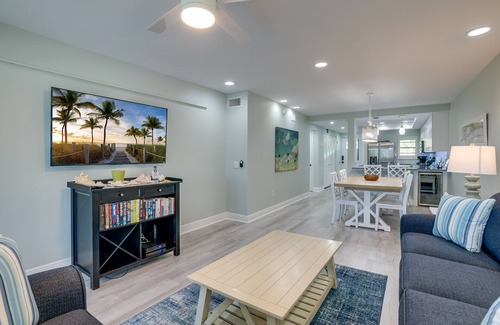 Holmes Beach Condo | Beachfront - Sun Plaza West 214 by SeaBreeze Vacation