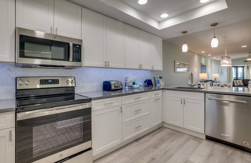 Holmes Beach Condo | Beachfront - Sun Plaza West 214 by SeaBreeze Vacation