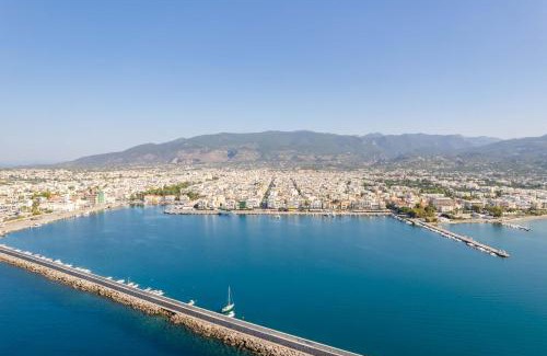 Kalamata Apartment | Beachfront Sunny Penthouse - Kalamata SeaBliss