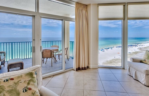 Destin Condo | Beachfront sunset view! Newly updated-perfect for families-free chairs/umbrella!