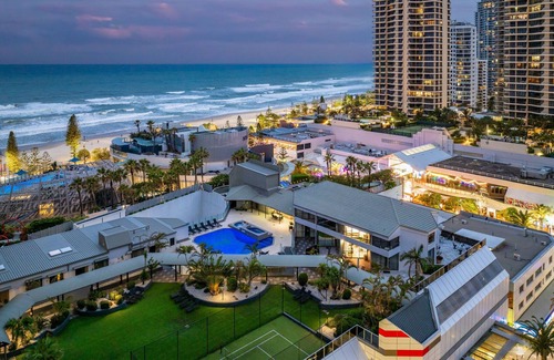 Gold Coast Apartment | Beachfront Surfers Paradise Apartment with Pool