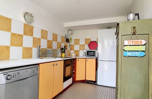 Carnon-Plage Apartment | Beachfront T4 Apartment with Terrace and Parking in Carnon