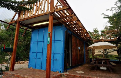 Kampung Gok Kapur Cabin | Beachfront Twin Cabin w/children paddle pool - 1 min from the beach!