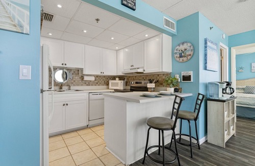 Panama City Beach Condo | Beachfront/Unbelievable Sunset views incl 3 pools, 2 beach chairs/umbrella!