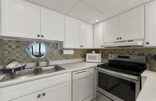 Panama City Beach Condo | Beachfront/Unbelievable Sunset views incl 3 pools, 2 beach chairs/umbrella!