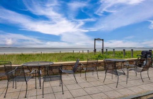 Old Orchard Beach Apartment | Beachfront Unit 17 | Right on Old Orchard Beach!