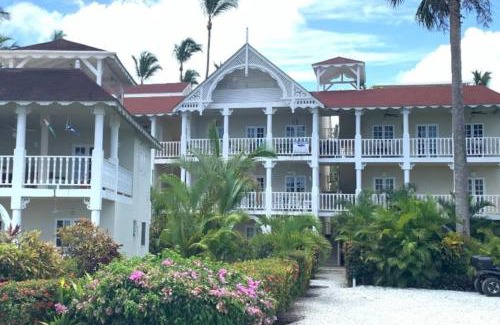 La Iglesia House | Beachfront Unit with Stunning Sunsets and Starlink Internet !