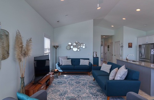McCutcheon Field House | Beachfront! Hot Tub! Linens! Flexible Booking! Sleeps11! New Listing! Remodeled!