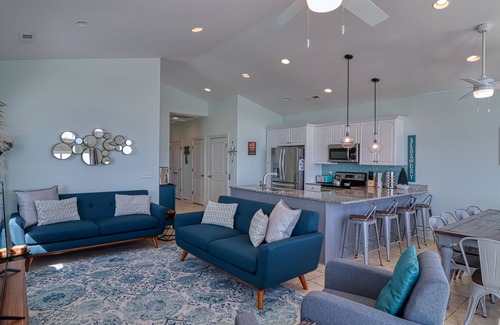 McCutcheon Field House | Beachfront! Hot Tub! Linens! Flexible Booking! Sleeps11! New Listing! Remodeled!