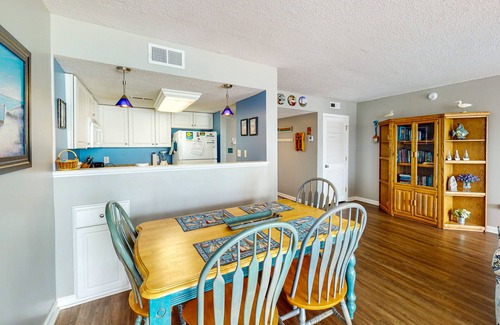 Sneads Ferry Condo | Beachfront charmer with ocean & beach views, pool, game room & gym