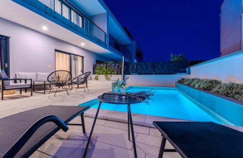 Privlaka Villa | Beachfront Villa Azzuro with Seaview