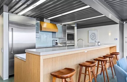 Western Malibu House | Beachfront Villa Broad Beach w/direct beach access