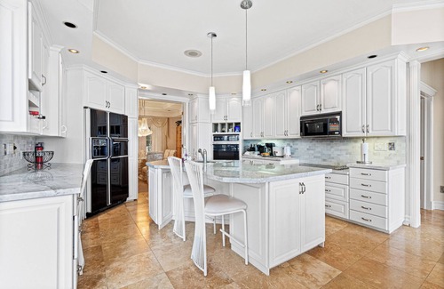 Ontario House | Beachfront Villa/Cottage for Ren –Sleeps 15,Private Beach,close to Niagara Falls