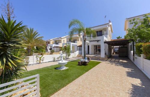 Meneou Villa | Beachfront Villa Carpe Diem