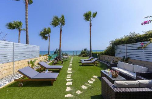 Meneou Villa | Beachfront Villa Carpe Diem