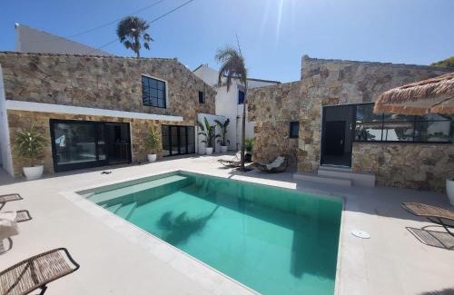 Buenas Noches Villa | Beachfront Villa