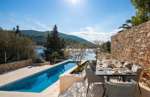 Vela Luka Villa | Beachfront Villa Grain of Salt with Pool