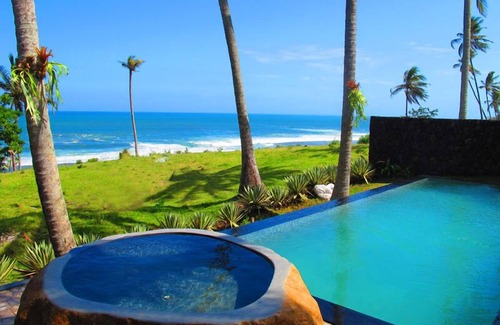 Suraberata Villa | Beachfront Villa Inca- Breakfast included