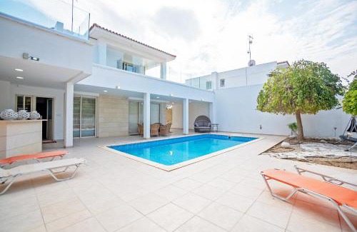 Pyla Villa | Beachfront Villa Larnaka Dhekelia with Pool
