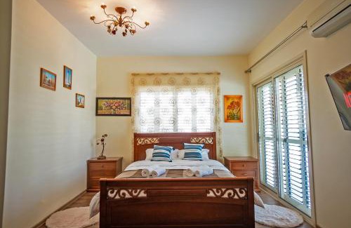 Pyla Villa | Beachfront Villa Larnaka Dhekelia with Pool