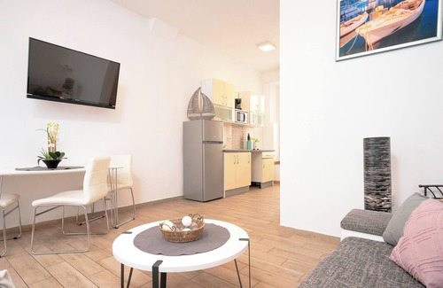 Bol Apartment | Beachfront Villa near Zlatni rat