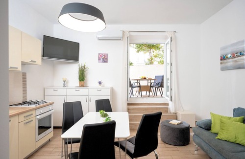 Bol Apartment | Beachfront Villa near Zlatni rat