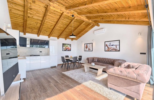 Susica Villa | Beachfront Villa New Horizons III