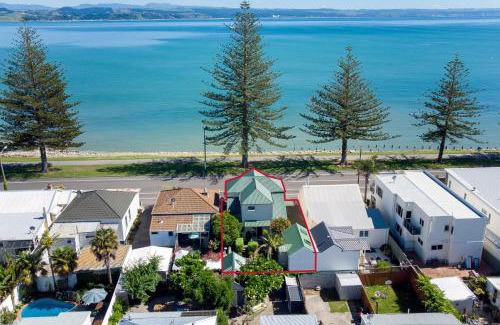 Ahuriri Villa | Beachfront Villa