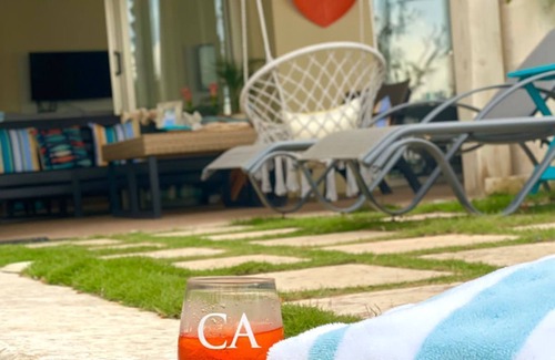 El Limon House | Beachfront Villa perfect for a family getaway! Pet-friendly + services.