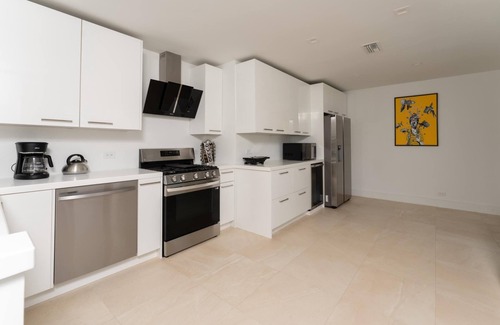 Sero Colorado Villa | BeachFront Villa w/Pool, Sleeps 16, Dining, & Tub
