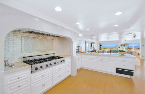 Hollywood House | Beachfront Villa w/Direct Beach Access & Elevator!