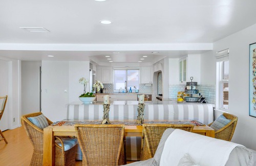 Hollywood House | Beachfront Villa w/Direct Beach Access & Elevator!