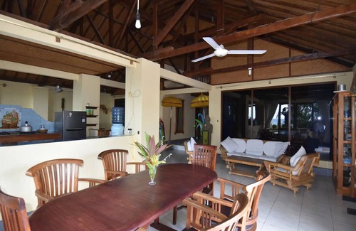 Banjartegehe Villa | Beachfront villa with private pool, garden and terrace