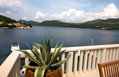 Kobas Villa | Beachfront villa with private beach right infront