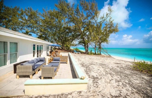 Rokers Point House | Beachfront White Palm Villa - Tar Bay
