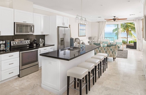 Palm Cay Villa | Beachfront - White Sand - Turquoise Water - Pool